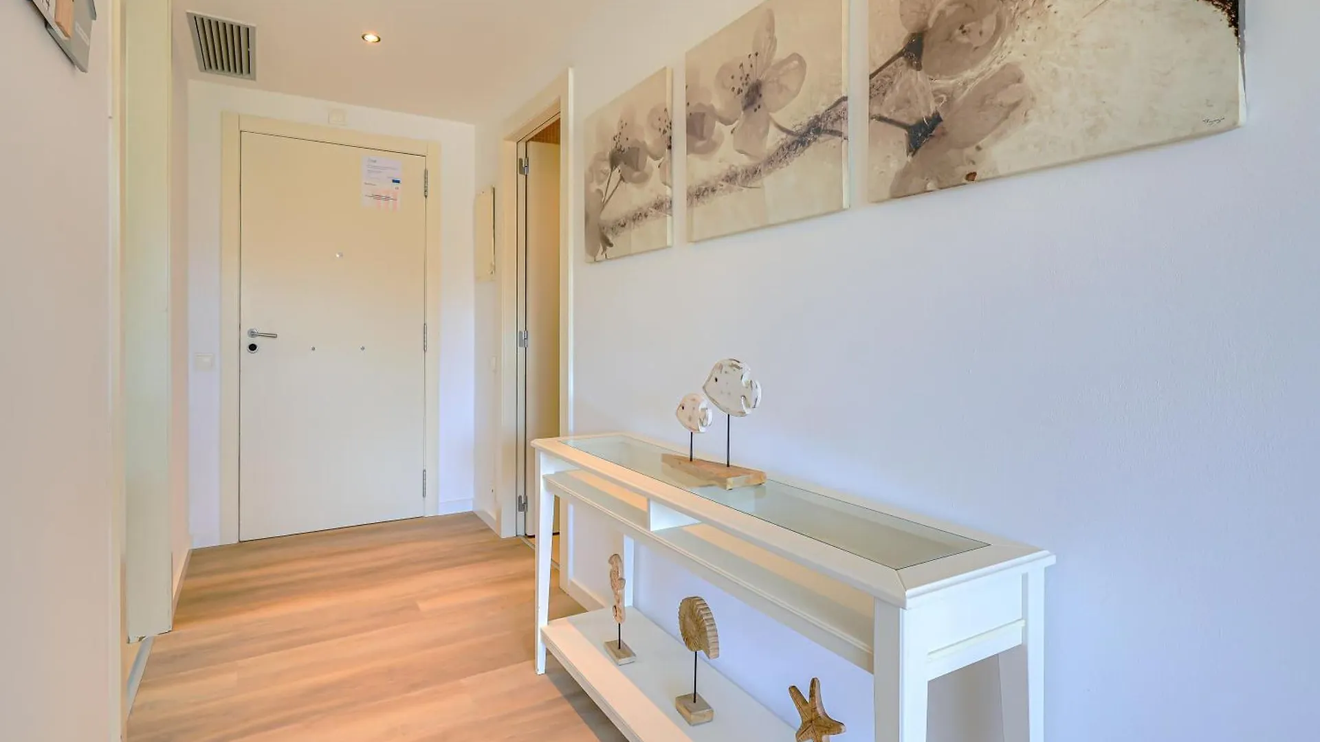 Rent Top Apartments Beach-Diagonal Mar Barcelona 0*,  España